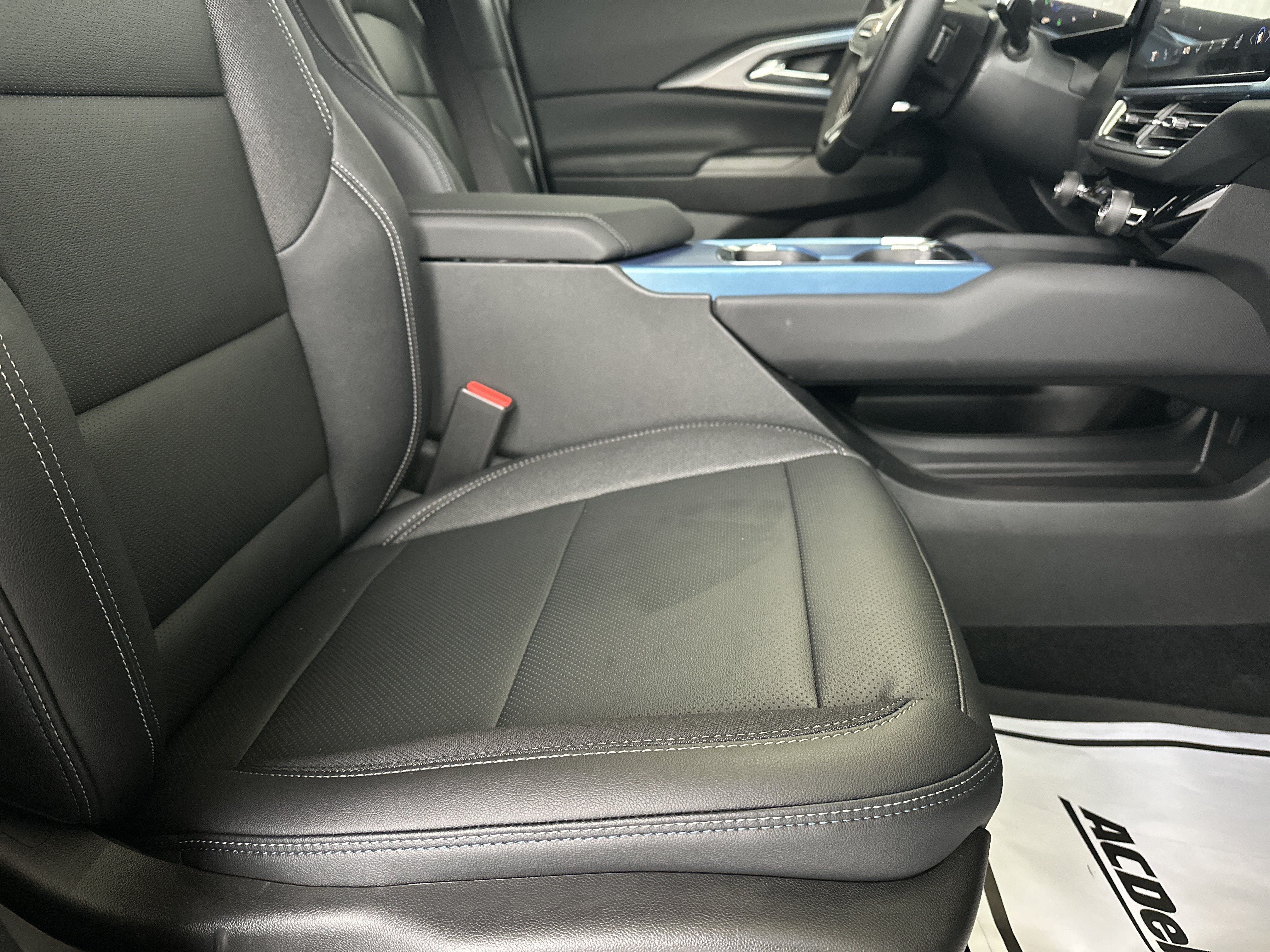 New 2026 Chevrolet Equinox EV LT AWD/4WD image 15