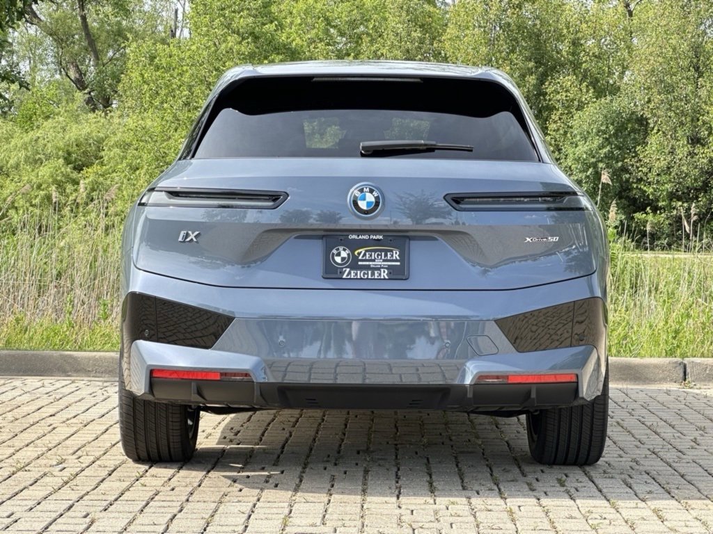 Used 2025 BMW iX xDrive50 w/ Sport Package image 7