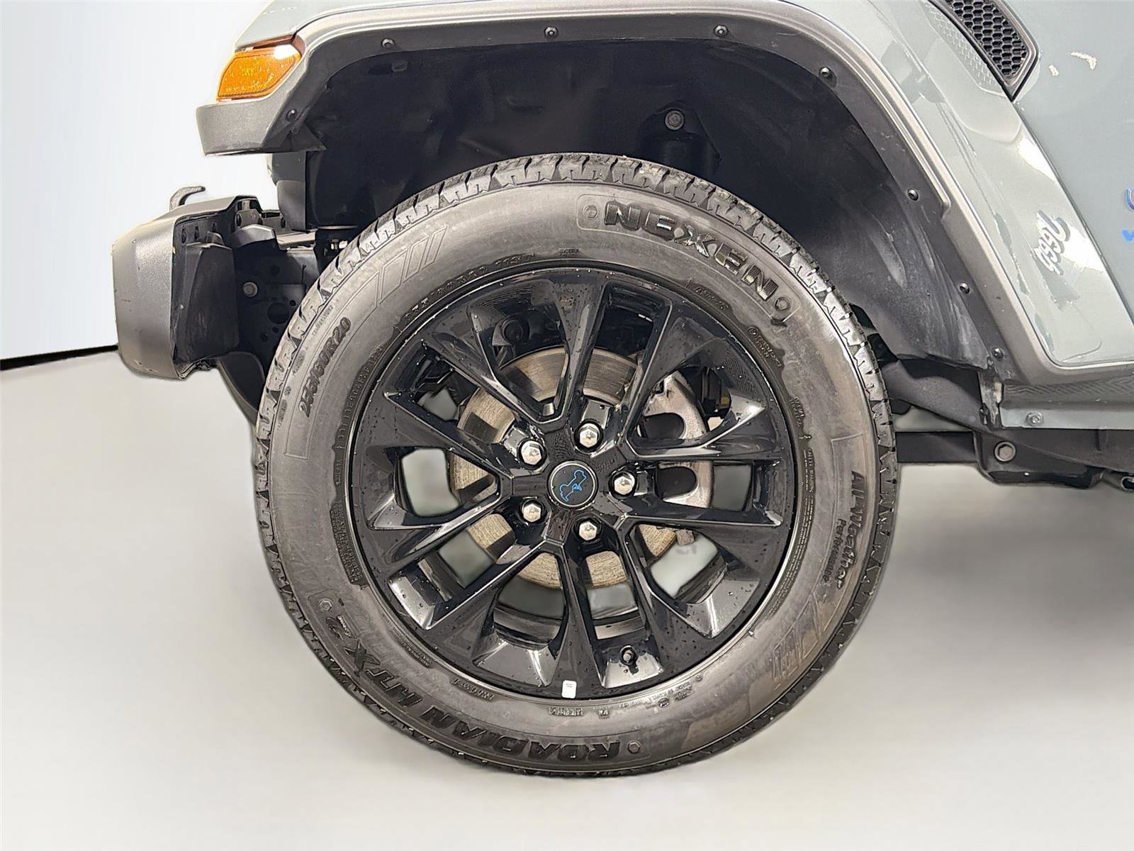 Used 2025 Jeep Wrangler Sahara w/ Safety Group AWD/4WD image 30