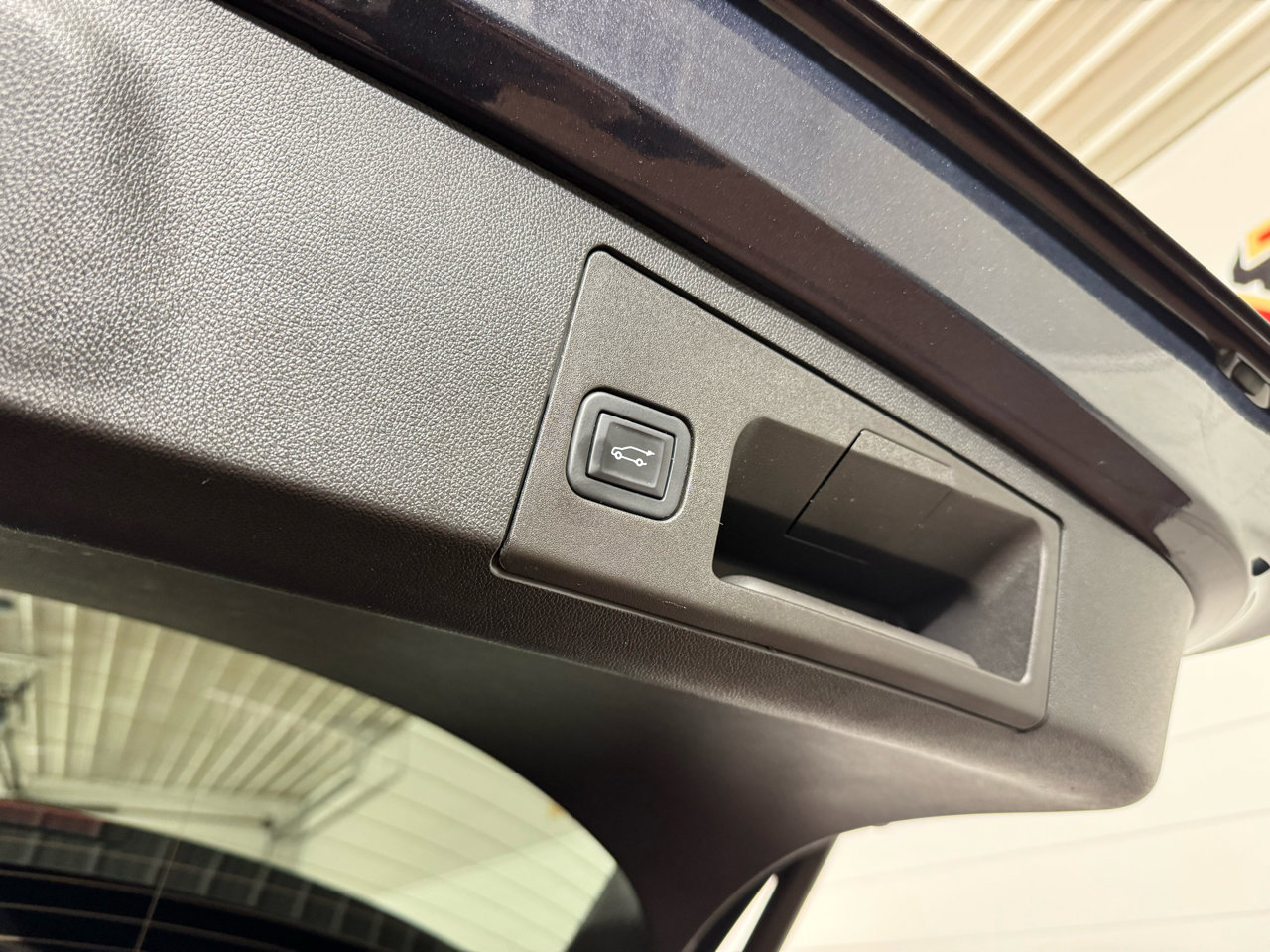 Used 2022 Cadillac XT4 Premium Luxury w/ Enhanced Visibility Package image 34