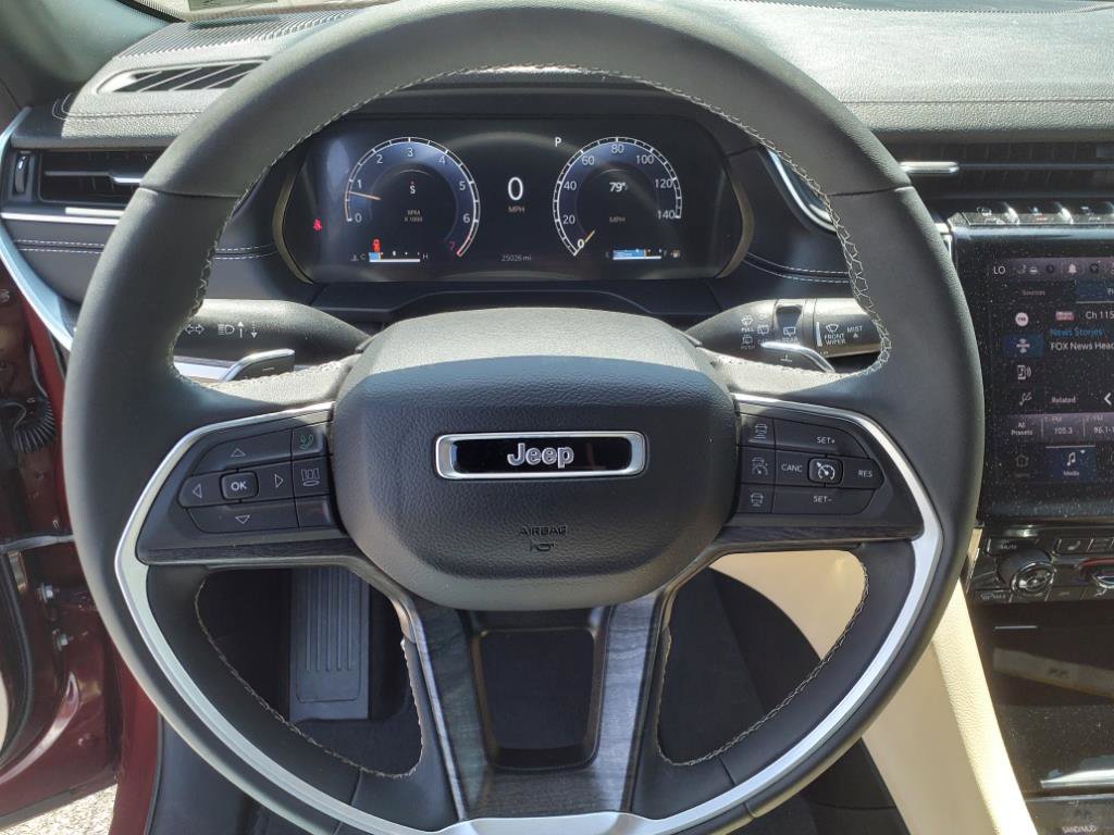 Used 2024 Jeep Grand Cherokee Limited image 11