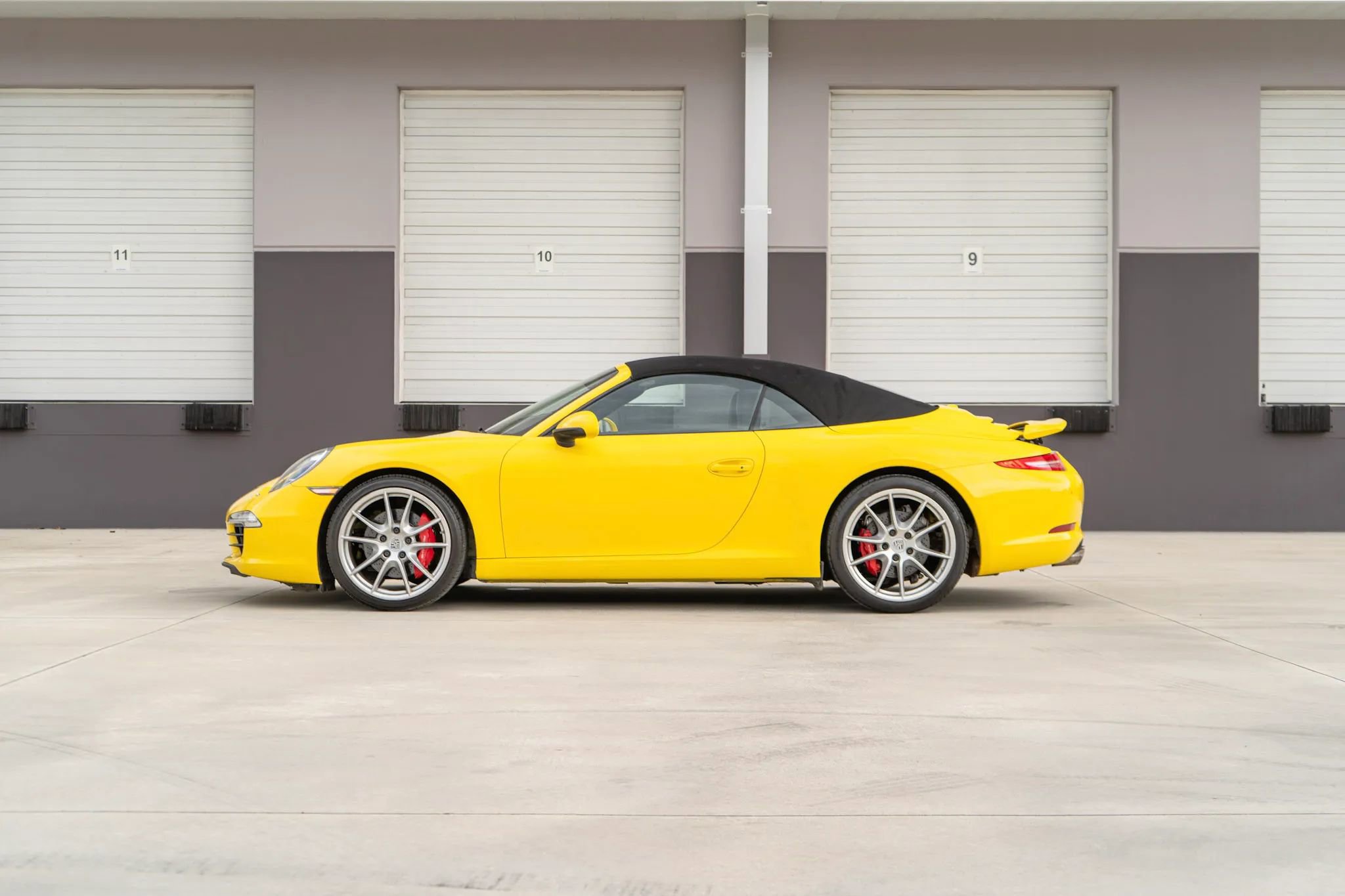 Used 2015 Porsche 911 Carrera S image 2