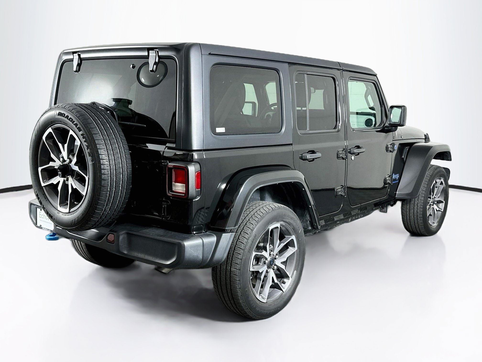 Used 2024 Jeep Wrangler Unlimited w/ LED Headlamp & Fog Lamp Group AWD/4WD image 9