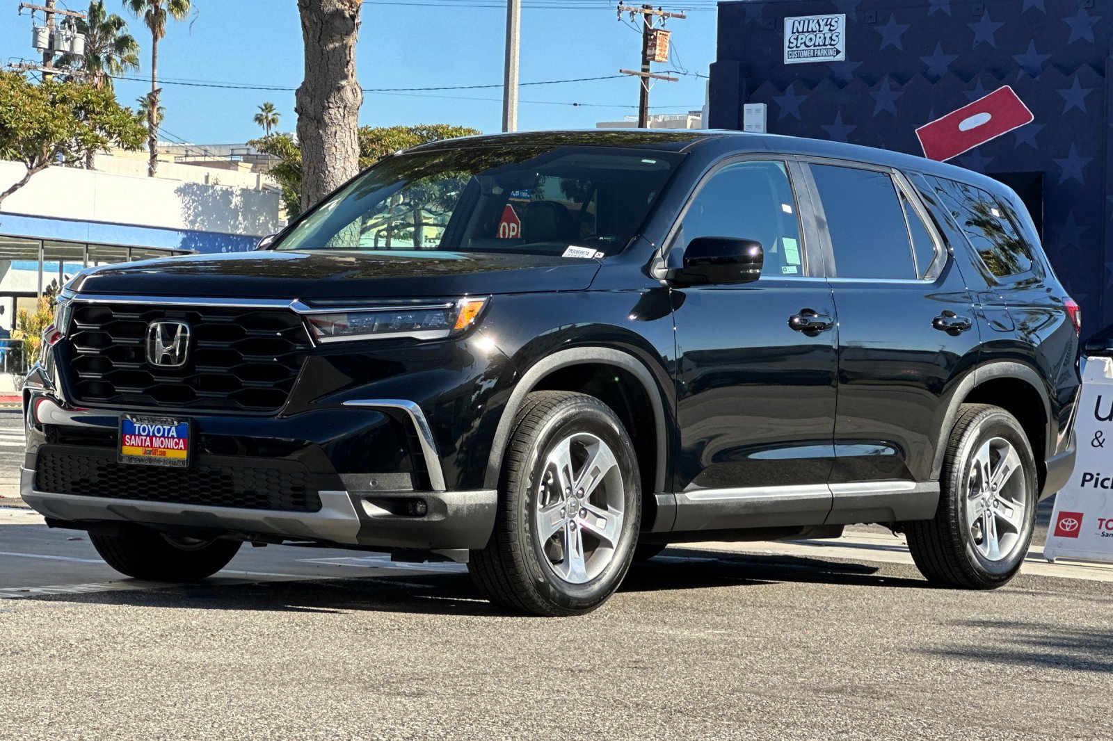 Used 2025 Honda Pilot EX-L image 8
