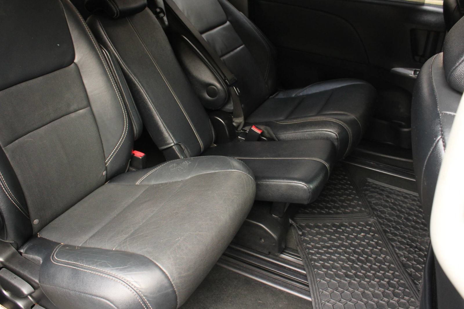 Used 2015 Toyota Sienna SE FWD image 22