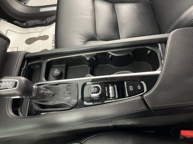 Used 2020 Volvo XC90 T6 Momentum AWD/4WD image 29