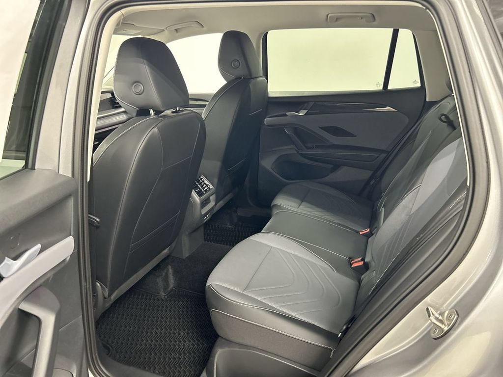 Used 2026 Volkswagen Tiguan SE AWD/4WD image 19