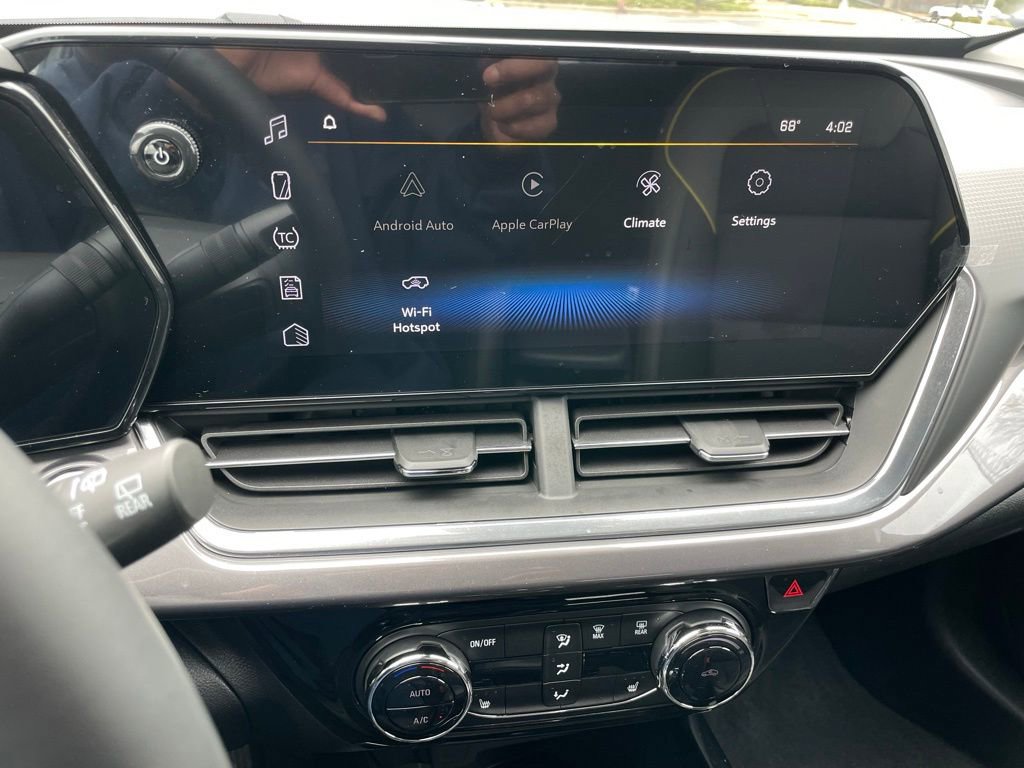 Used 2025 Chevrolet Trax ACTIV w/ Driver Confidence Package image 18