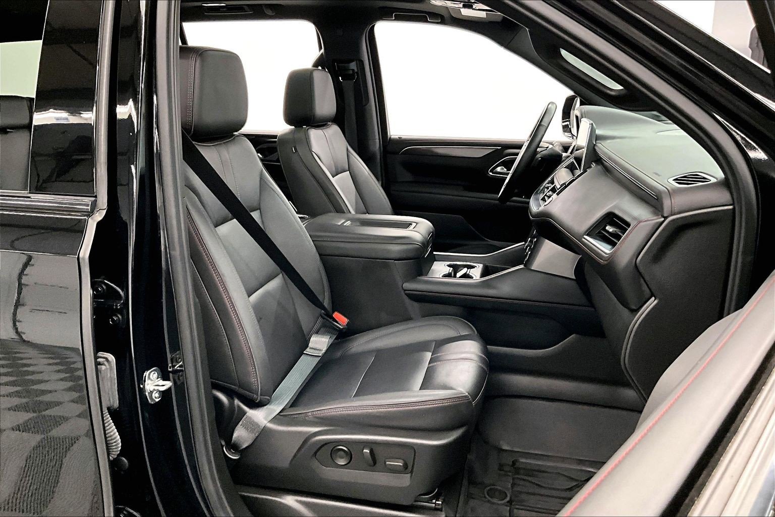 Used 2024 Chevrolet Tahoe RST w/ Luxury Package AWD/4WD image 8