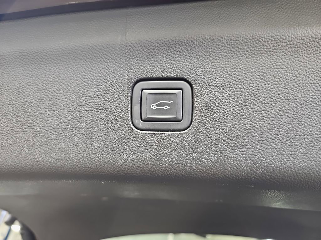 Certified 2024 Buick Enclave Avenir w/ Avenir Technology Package image 18