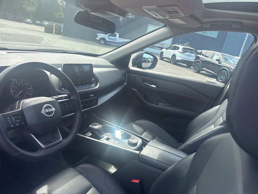 Certified 2025 Nissan Rogue SV w/ SV Premium Package AWD/4WD image 20