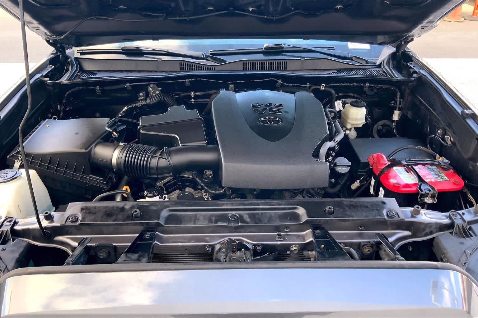 Used 2022 Toyota Tacoma Limited AWD/4WD image 9