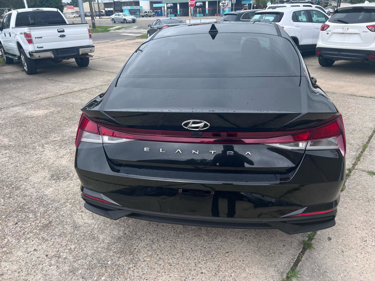 Used 2021 Hyundai Elantra SEL w/ Convenience Package FWD image 5