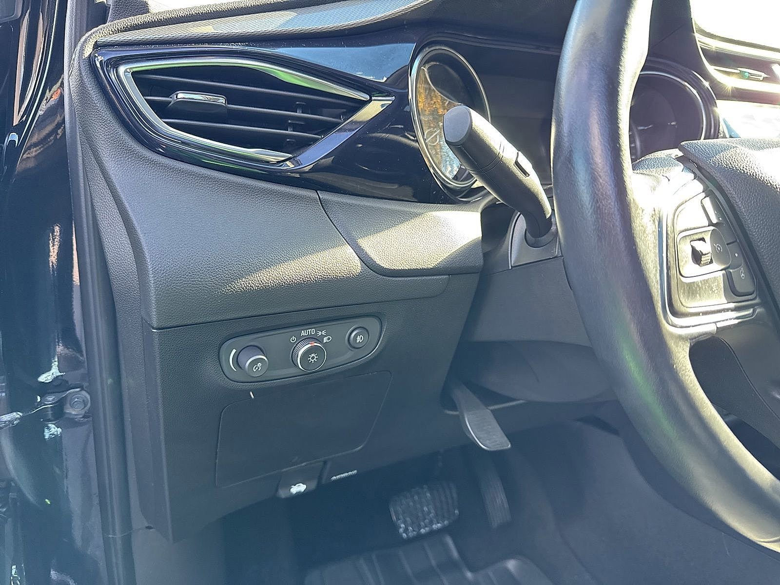 Used 2022 Buick Encore GX Essence w/ Experience Buick Package AWD/4WD image 18