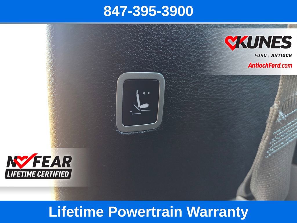 Used 2024 Chrysler Pacifica Touring-L FWD image 36