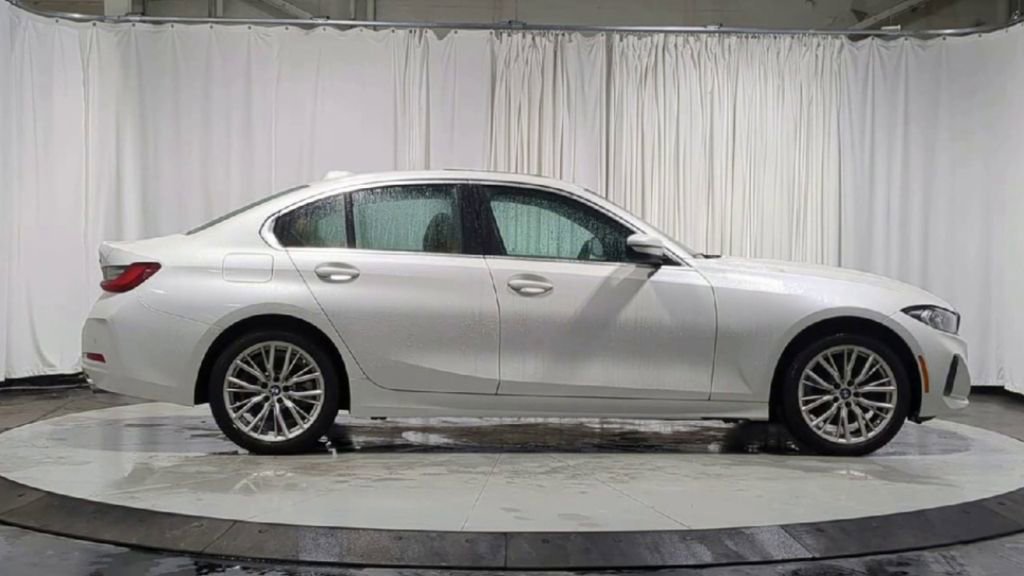 Used 2024 BMW 330i xDrive Sedan w/ Convenience Package image 11