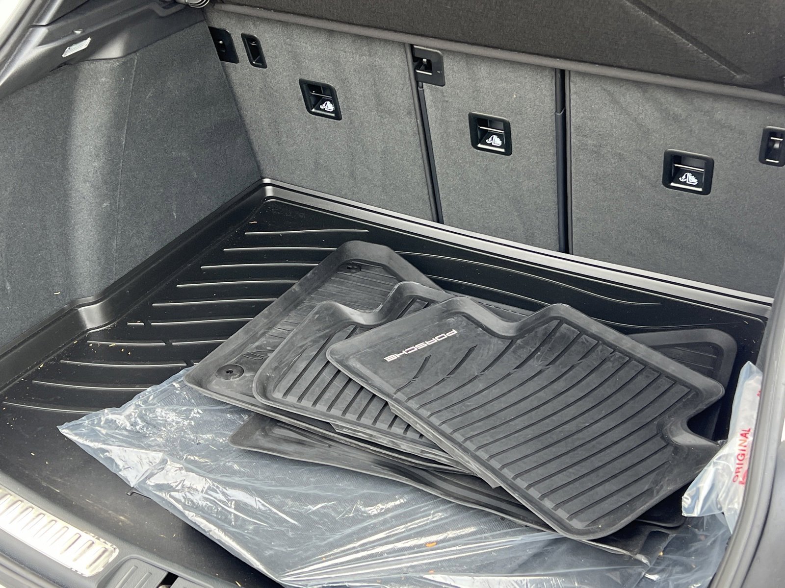 Certified 2025 Porsche Macan Turbo image 20