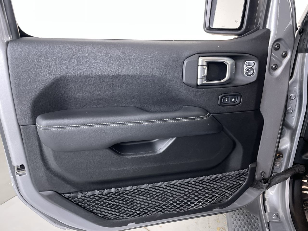 Used 2020 Jeep Wrangler Unlimited Sahara w/ Cold Weather Group AWD/4WD image 10
