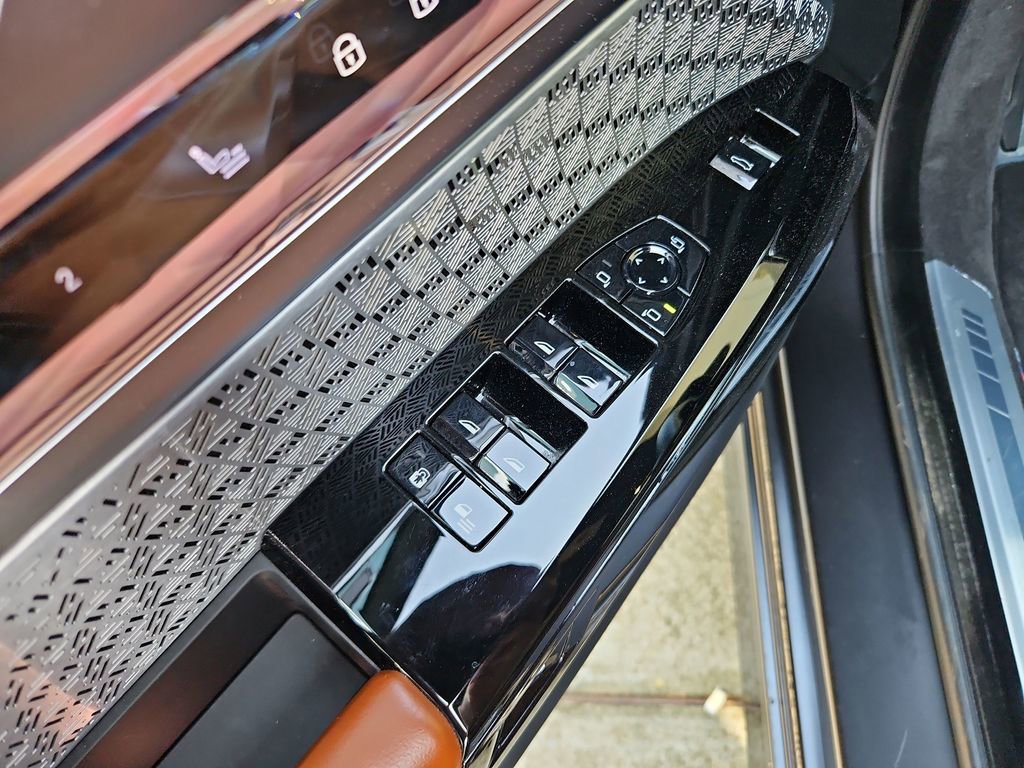 Used 2024 BMW 760i xDrive image 29