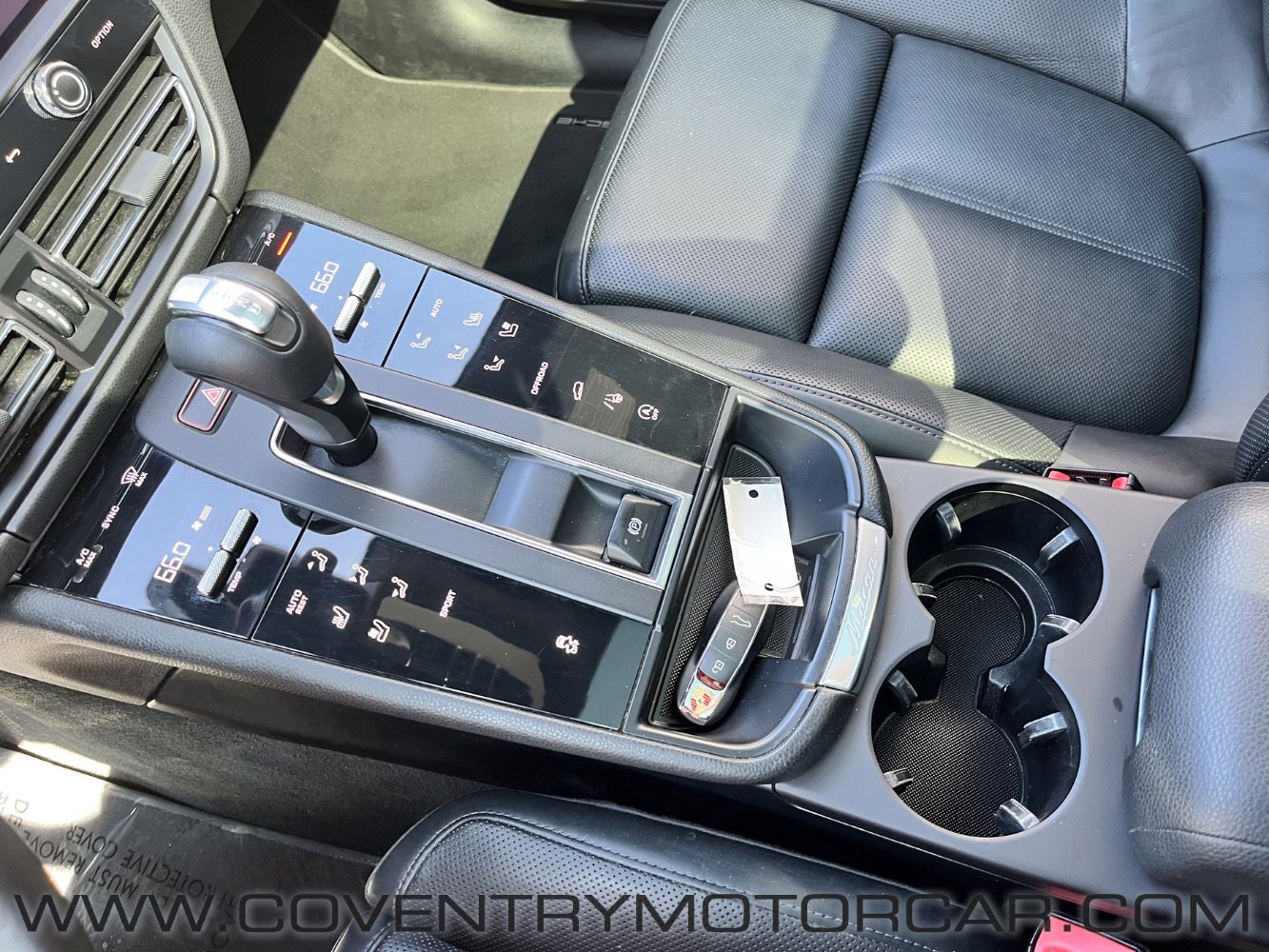 Used 2022 Porsche Macan image 25