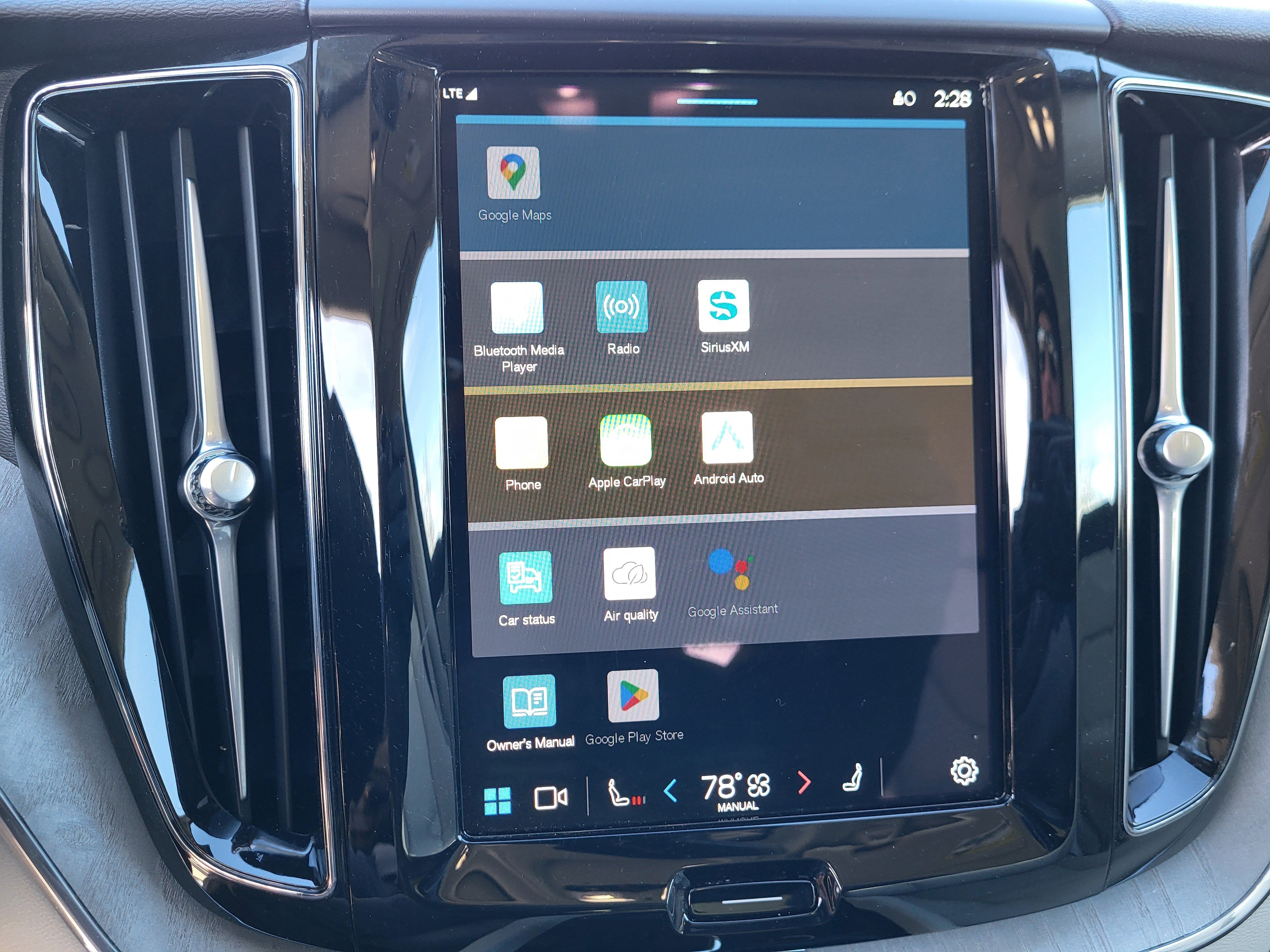 Certified 2024 Volvo XC60 T8 Plus w/ Protection Package Premier image 23