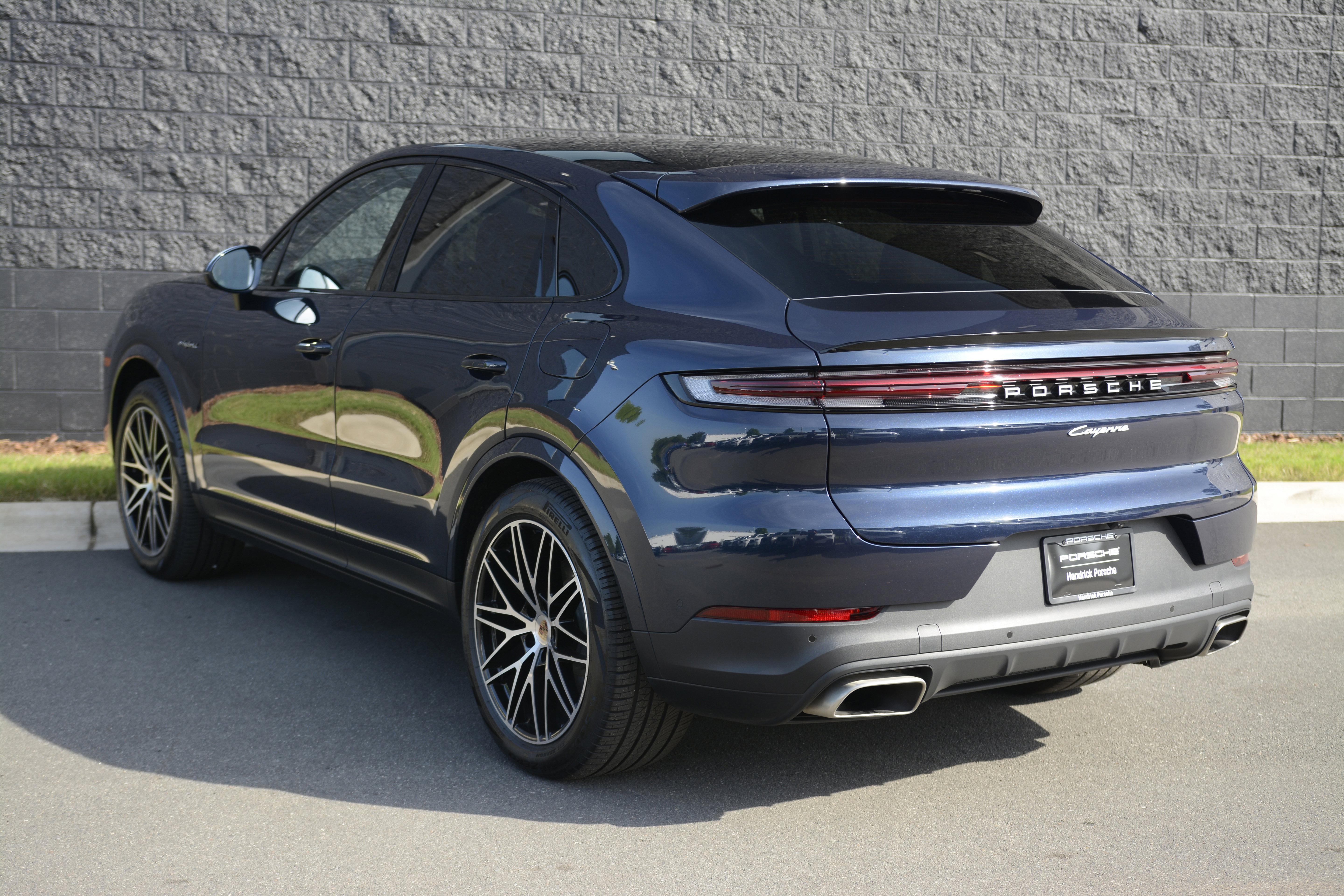 Certified 2025 Porsche Cayenne E-Hybrid Coupe AWD/4WD image 3