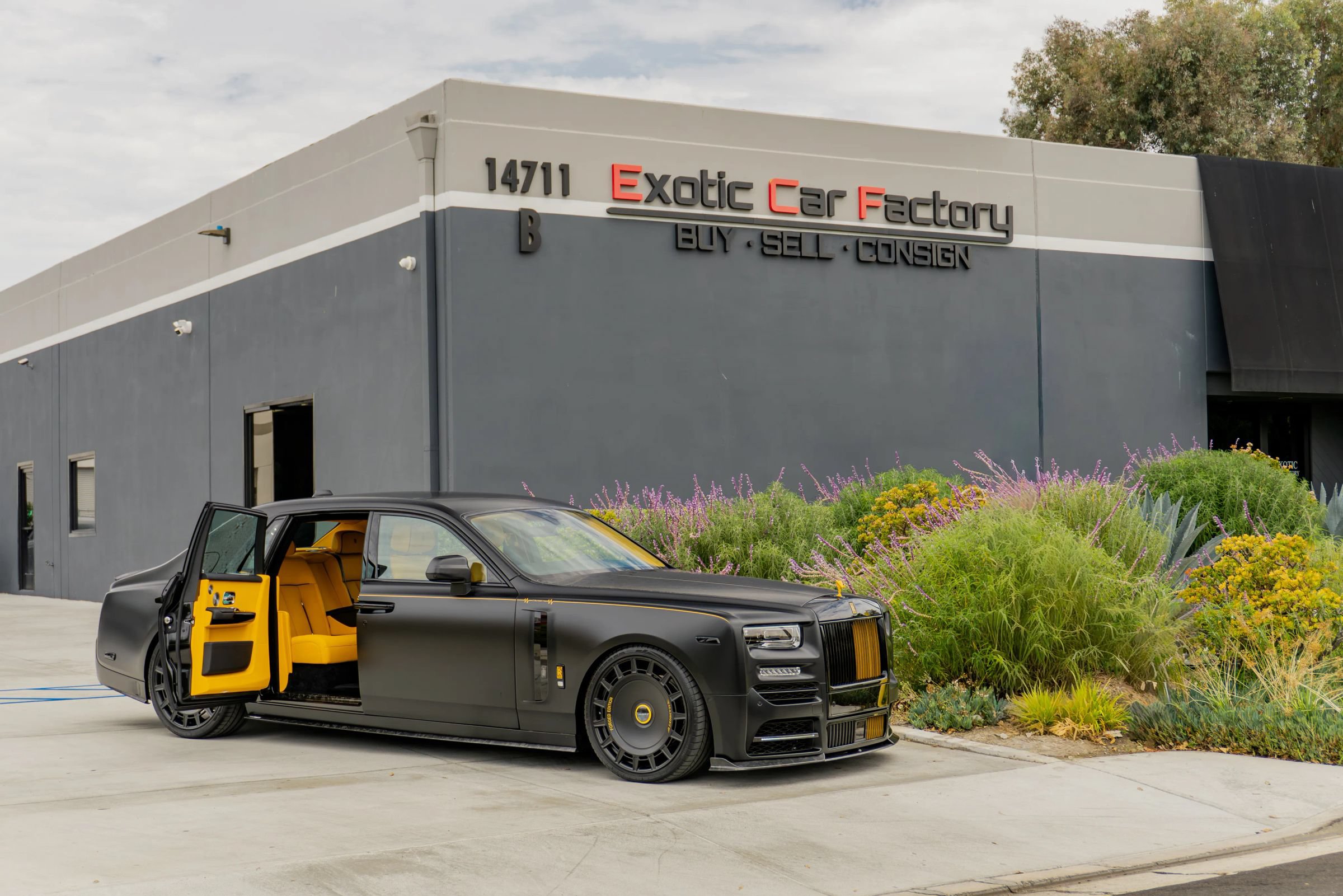 Used 2027 Rolls-Royce Phantom Sedan RWD image 2