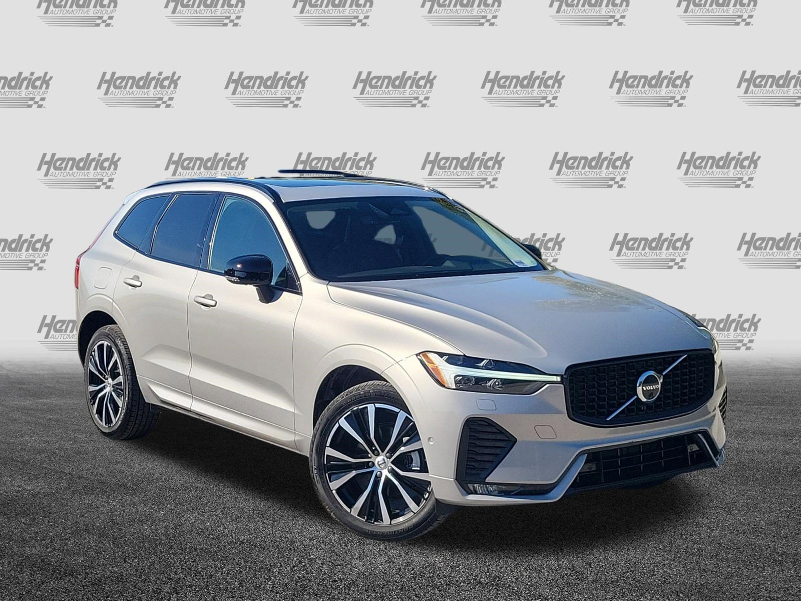 Used 2025 Volvo XC60 B5 Plus image 2