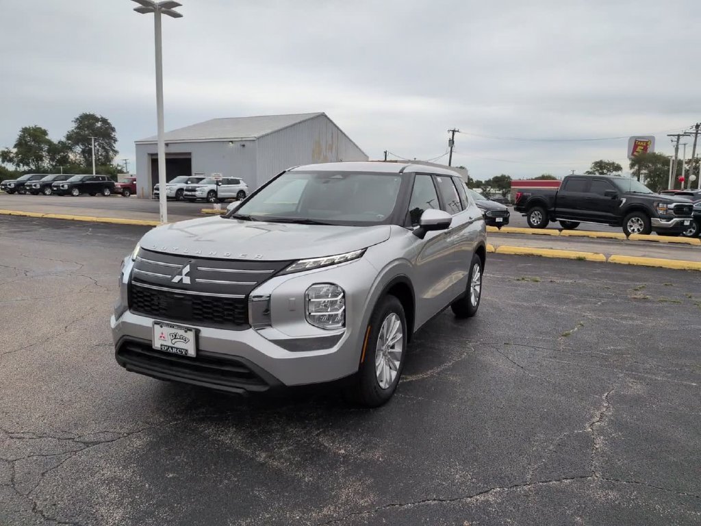 New 2026 Mitsubishi Outlander ES AWD/4WD image 2