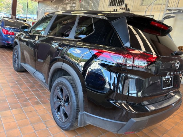 Used 2026 Nissan Rogue SV FWD image 7