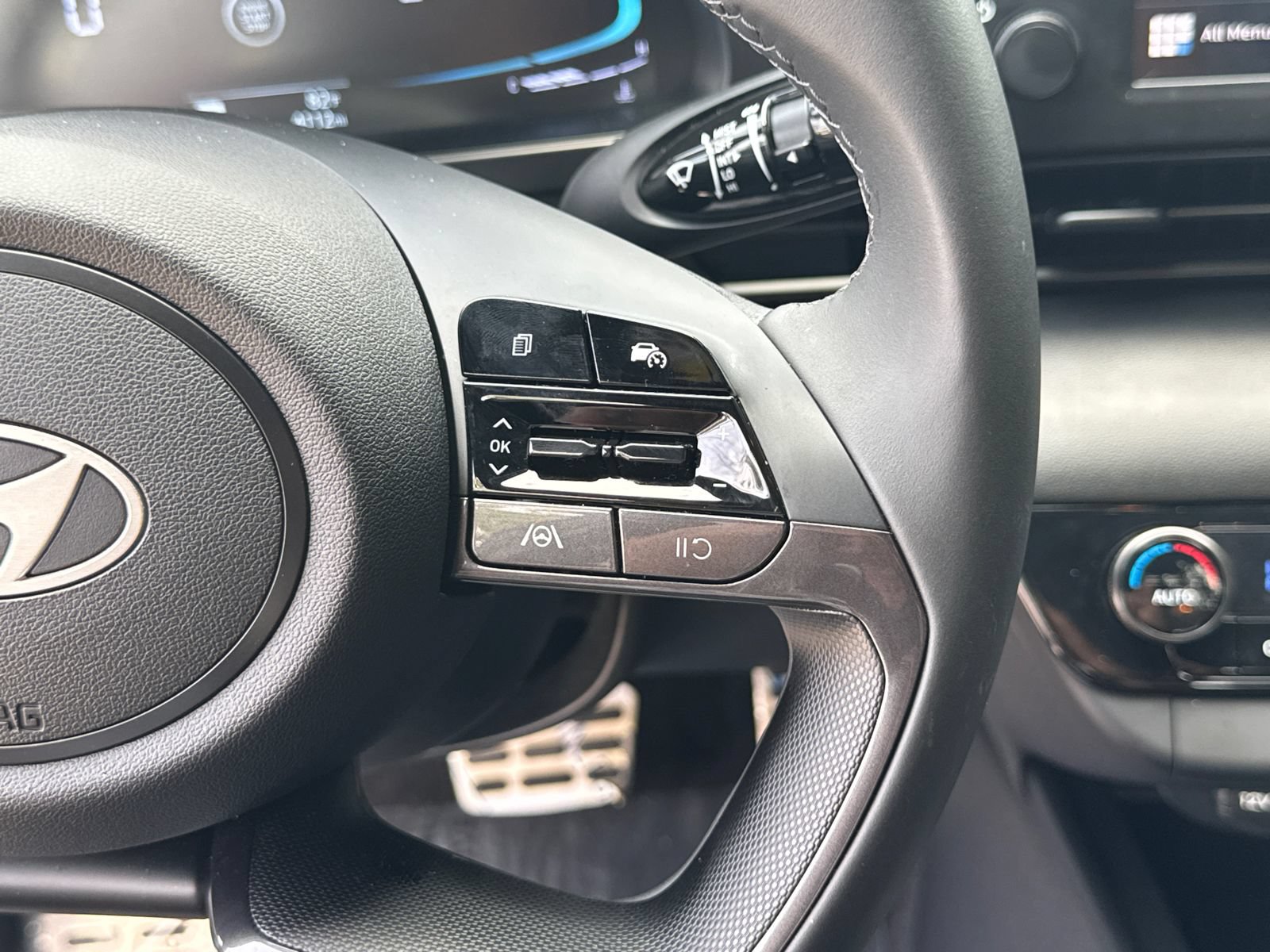 Used 2025 Hyundai Elantra Sport FWD image 26