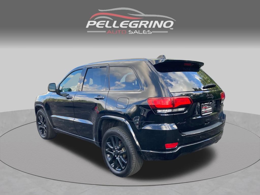 Used 2017 Jeep Grand Cherokee Altitude AWD/4WD image 4