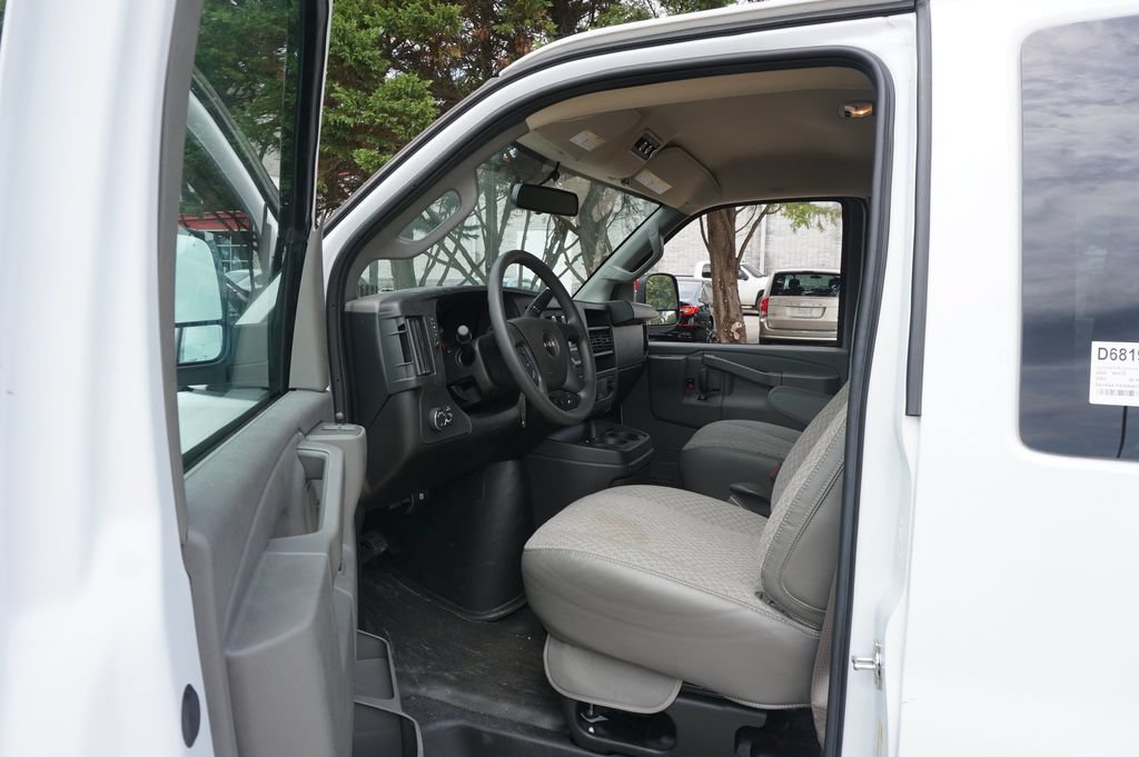 Used 2024 GMC Savana 3500 LS RWD image 2