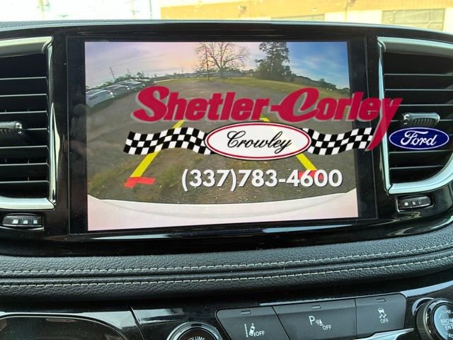 Used 2023 Chrysler Pacifica Touring-L image 12