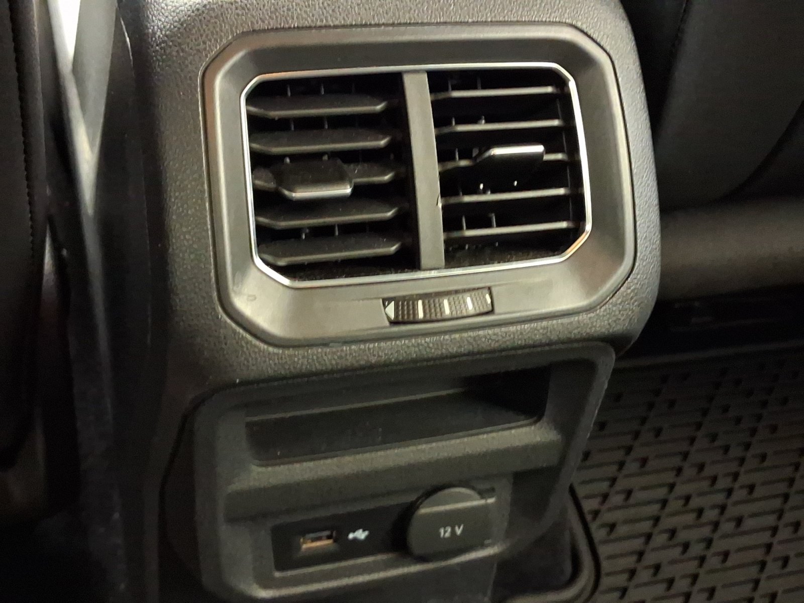 Used 2018 Volkswagen Tiguan SE w/ Front Fog Lights Package AWD/4WD image 25