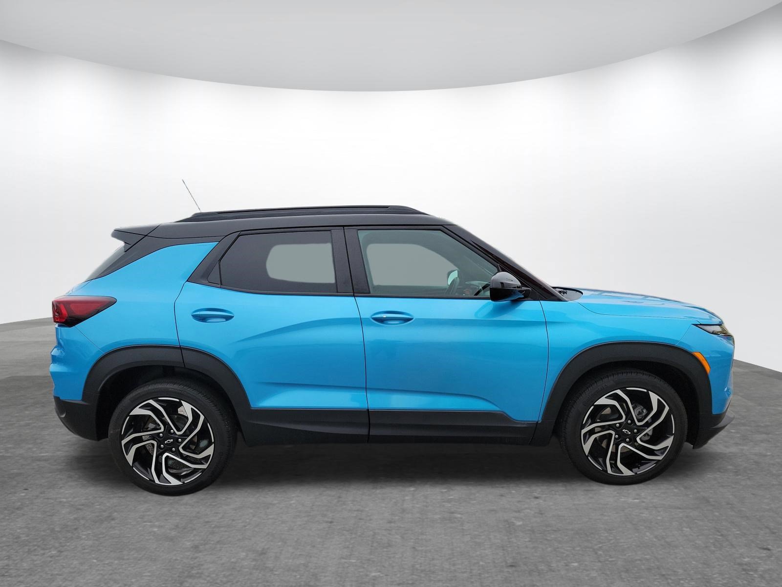 Used 2025 Chevrolet TrailBlazer RS w/ Convenience Package FWD image 4