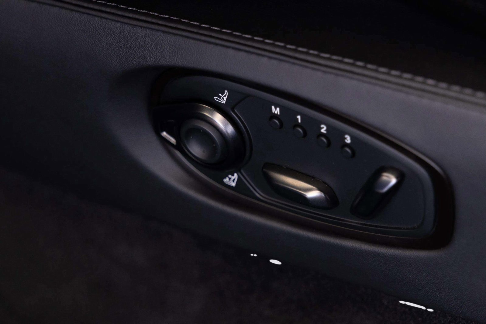 New 2026 Aston Martin V8 Vantage Coupe image 25