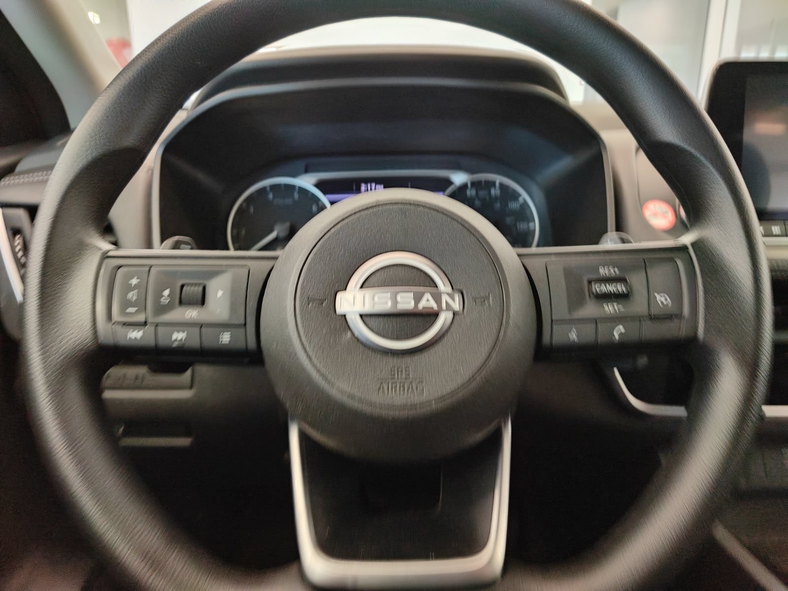Used 2024 Nissan Rogue S FWD image 11