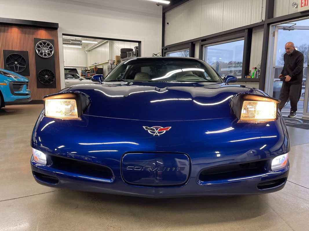 Used 2004 Chevrolet Corvette Coupe w/ Preferred Equipment Group image 25
