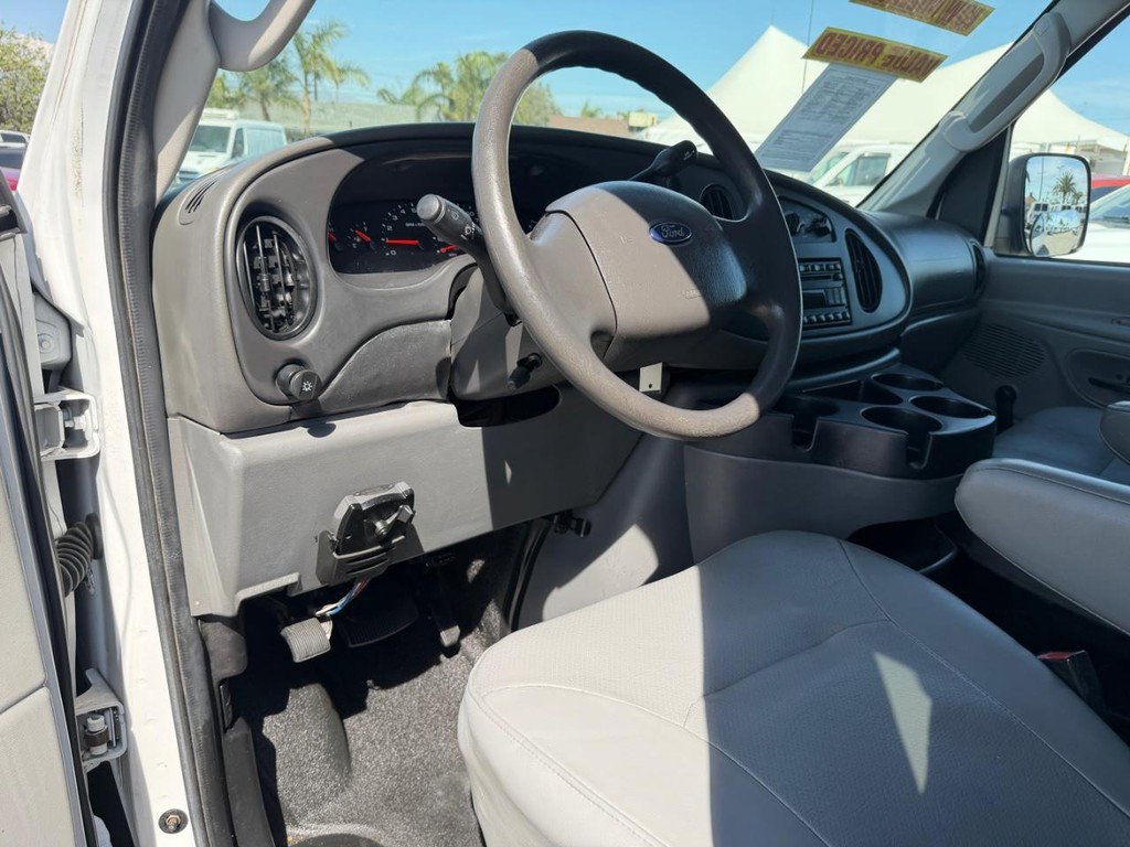 Used 2008 Ford E-350 and Econoline 350 Extended Wagon Super Duty RWD image 16