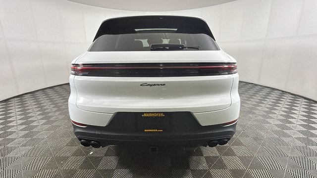 Used 2024 Porsche Cayenne AWD/4WD image 3