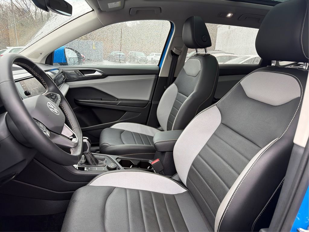 Used 2022 Volkswagen Taos SEL w/ Panoramic Sunroof Package image 9