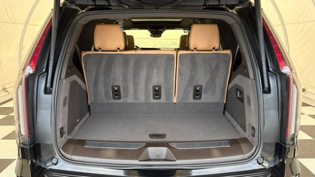 Used 2023 Cadillac Escalade Sport w/ LPO, ONYX Package AWD/4WD image 4