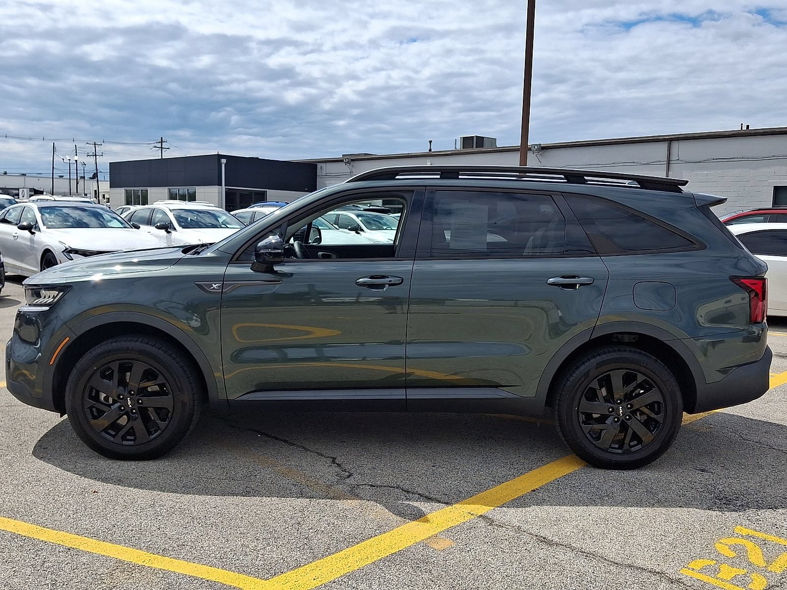 Used 2023 Kia Sorento S w/ Panoramic Sunroof Package AWD/4WD image 5