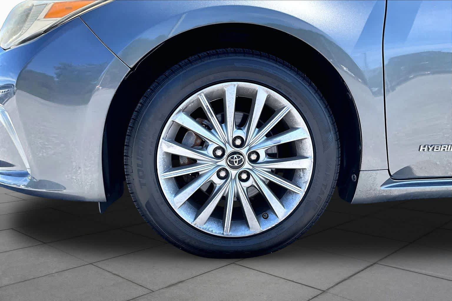 Used 2017 Toyota Avalon Limited FWD image 10