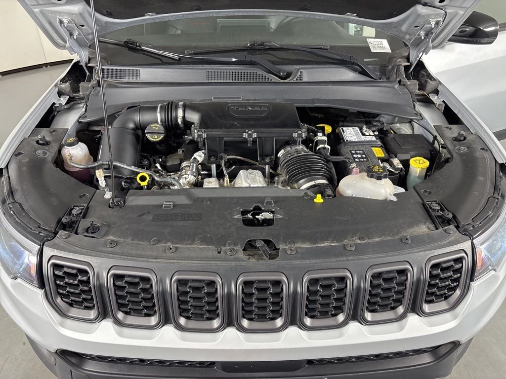 Used 2025 Jeep Compass Trailhawk AWD/4WD image 39