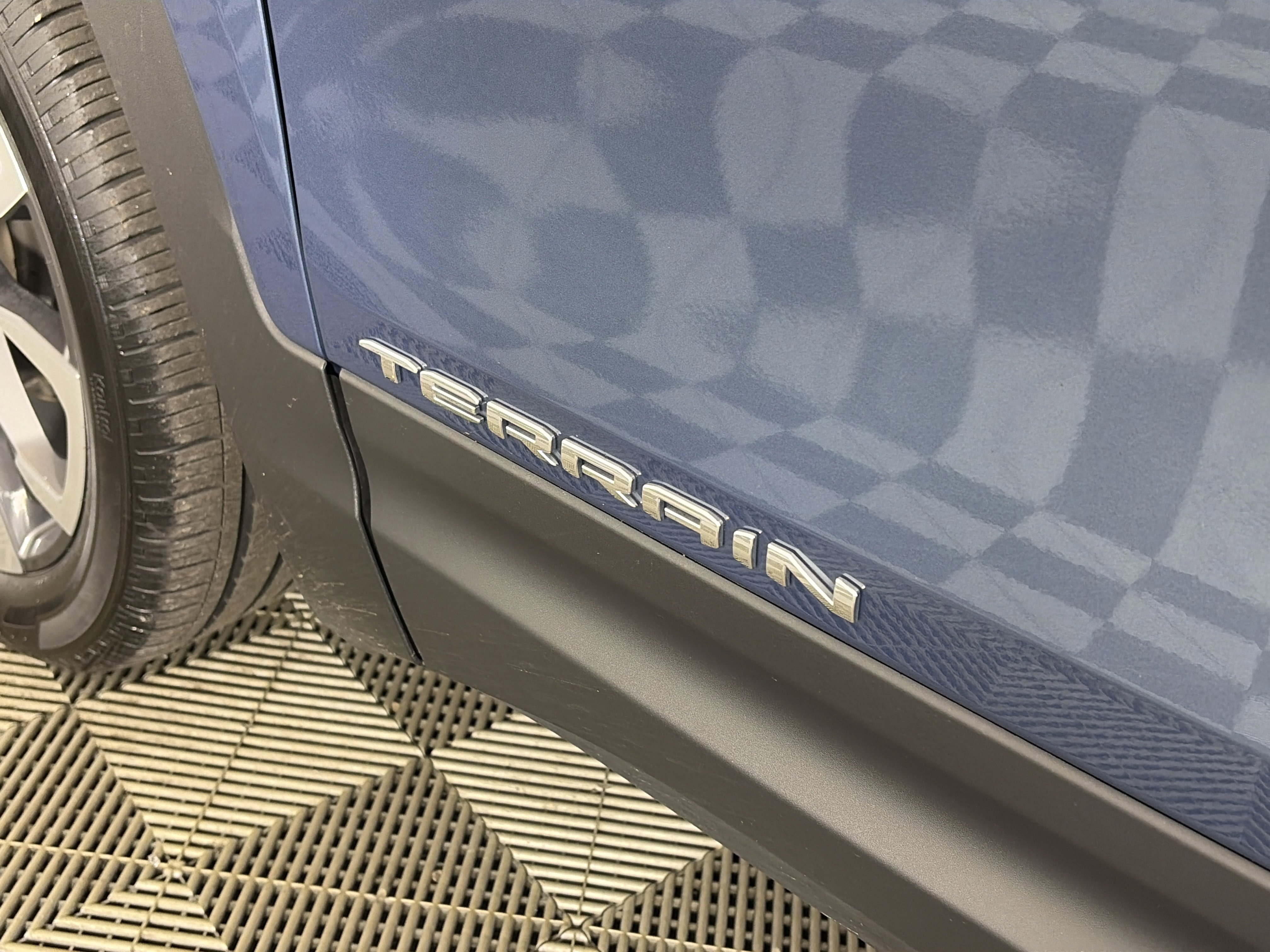 Certified 2024 GMC Terrain SLT w/ Infotainment Package II AWD/4WD image 19