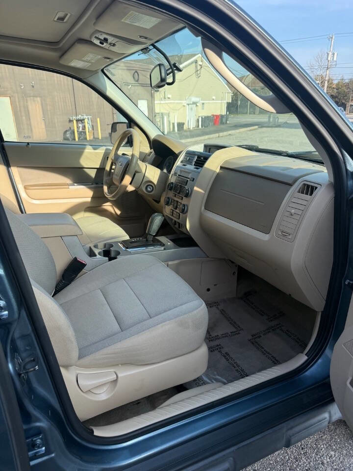 Used 2011 Ford Escape XLT w/ 201A Rapid Spec Order Code image 14