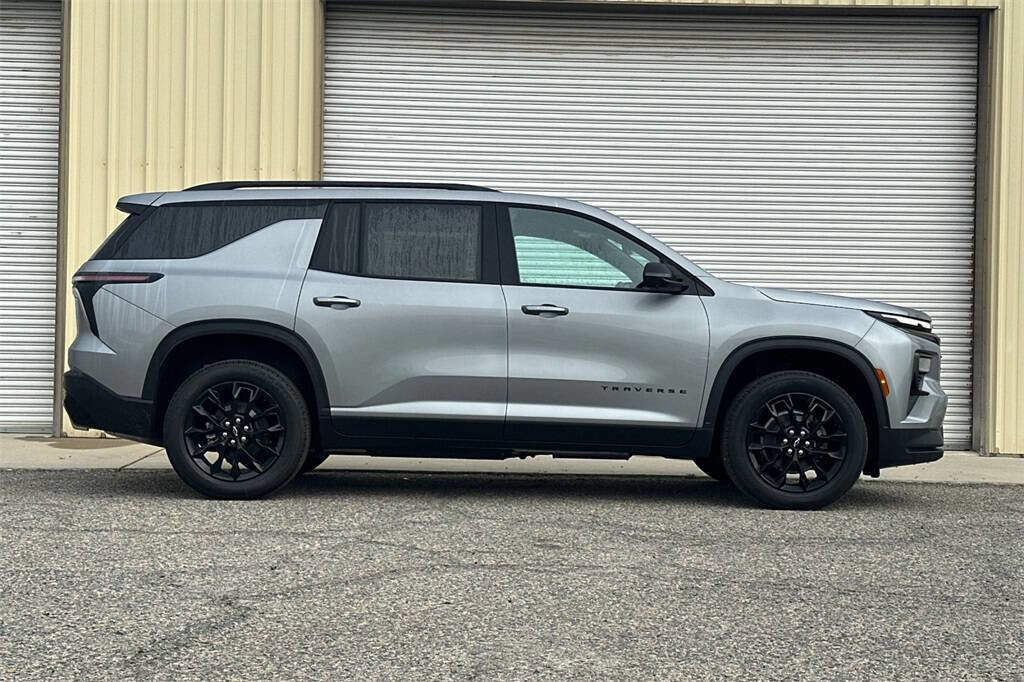 New 2026 Chevrolet Traverse LT w/ Midnight/Sport Edition image 8