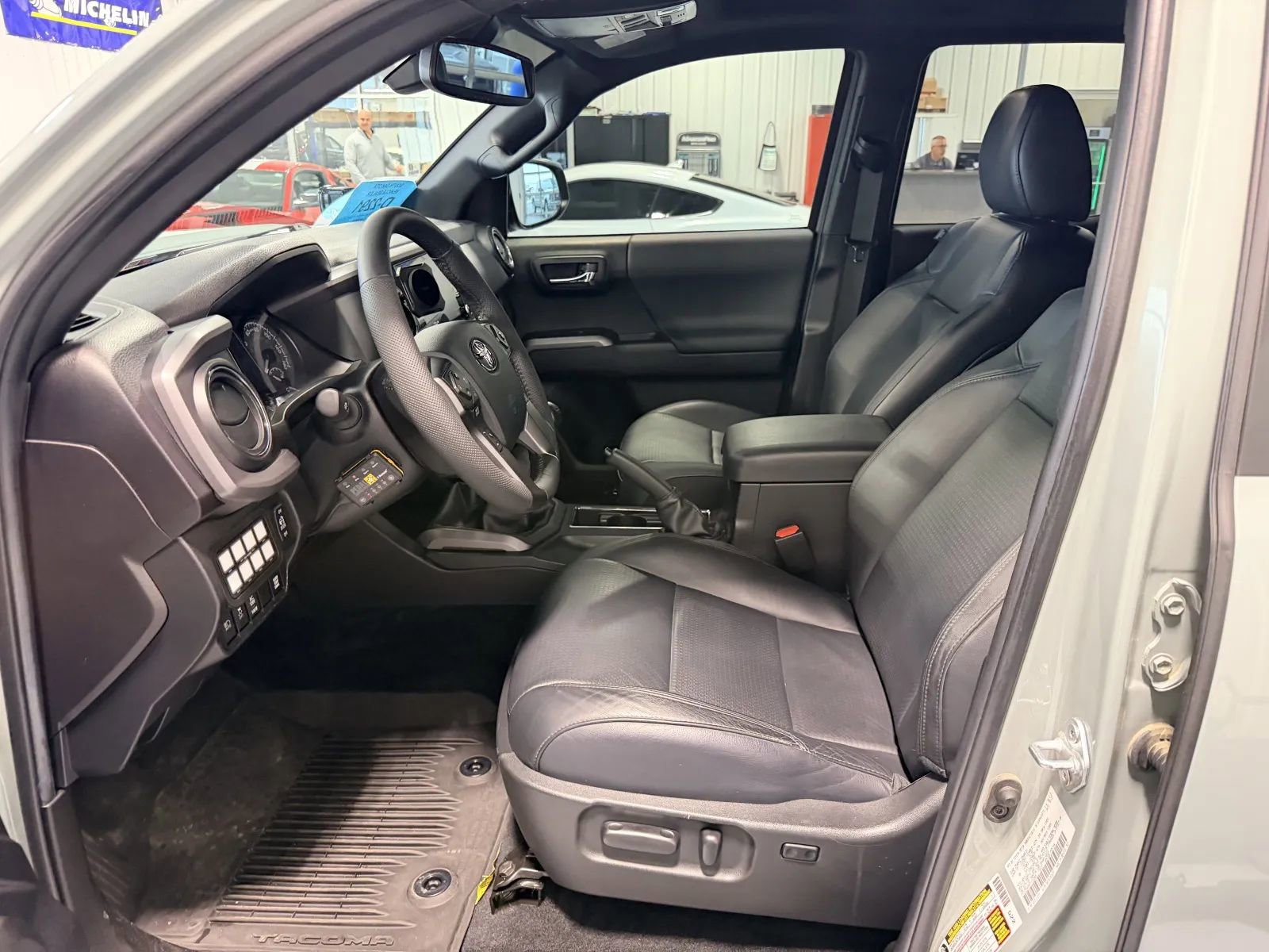 Used 2023 Toyota Tacoma TRD Off-Road w/ TRD Premium Off Road Package AWD/4WD image 17